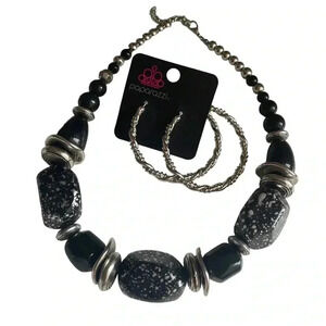 Paparazzi Women Necklace and Earrings‎ Set in Black and Silver